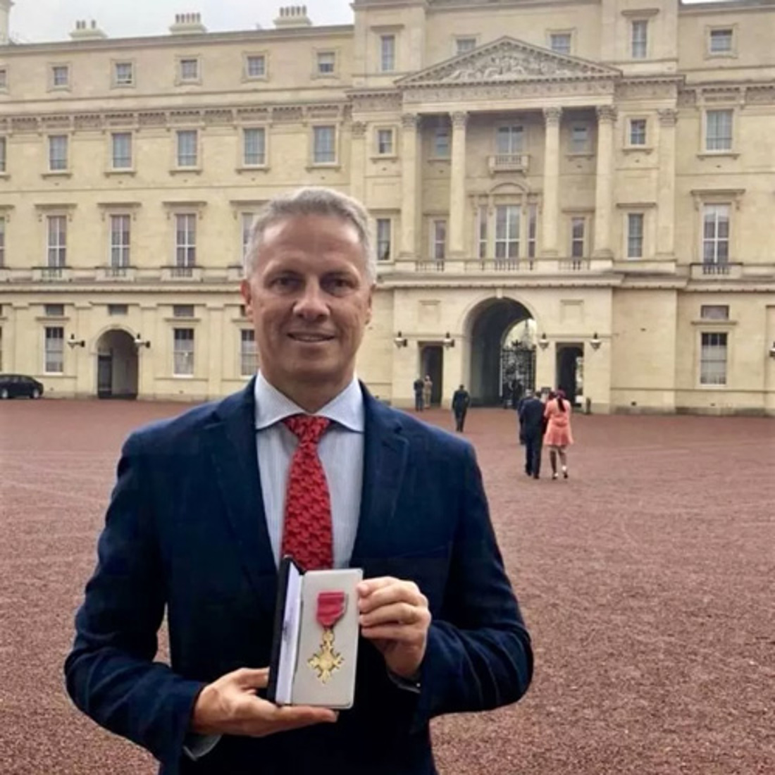 Daryl Outside Buckingham Palace